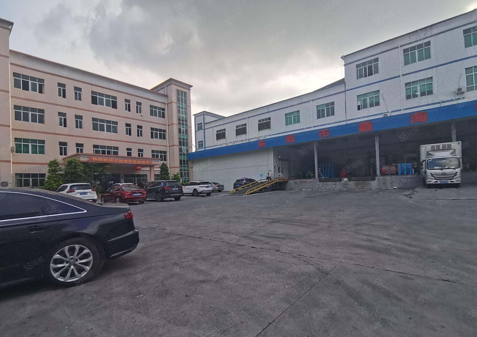 凤岗五联工业区独栋3千平一楼带卸货平台标准仓库厂房出租可分租