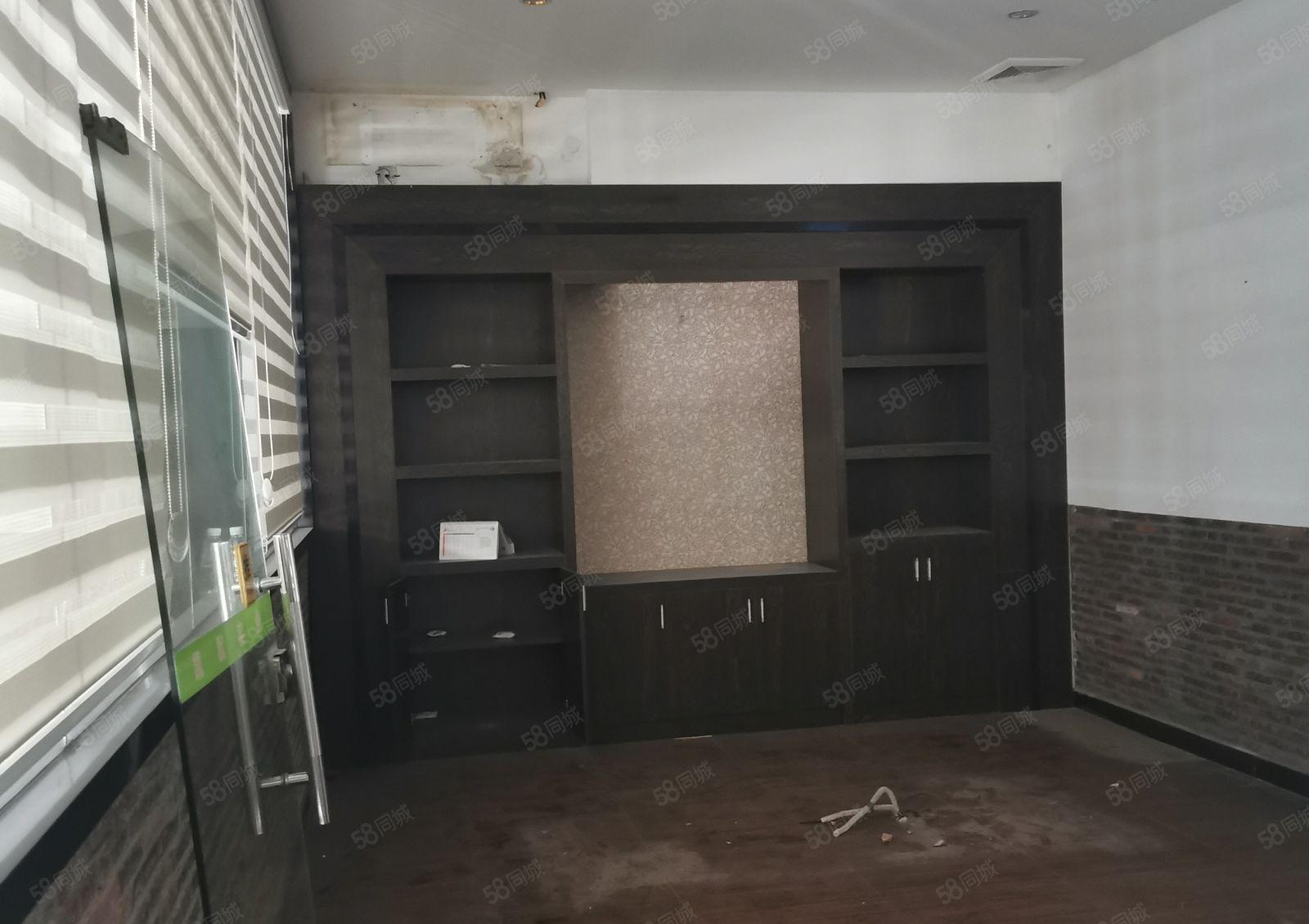 大型工业园一楼出租有现成水电装修办公室！