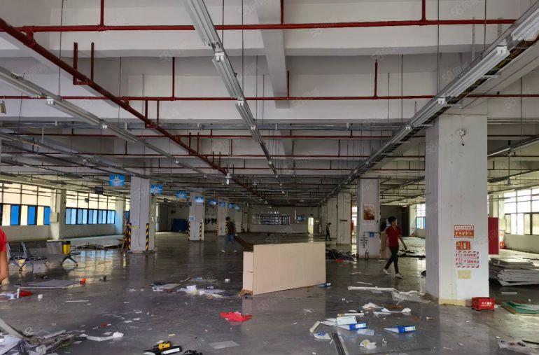 原房东一楼厂房2500平米）二楼2500平米）现成水电带装修