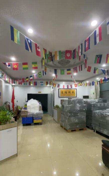 凤岗雁田楼上无尘厂房750平，办公室水电全无转让费低价出租