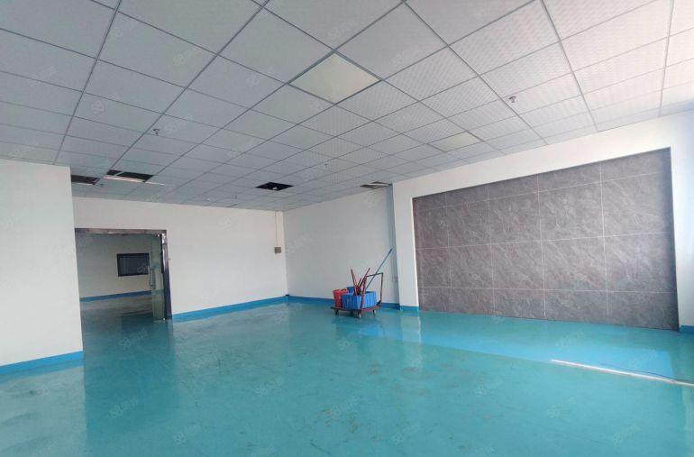 雁田楼上1800平实际面积，车间干净敞亮，现成装修