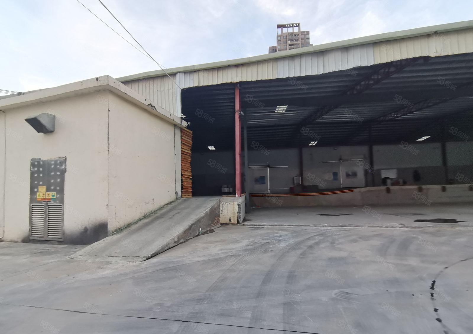 凤岗五联工业区独院一楼3千平带卸货平台钢构仓库厂房出租可分租