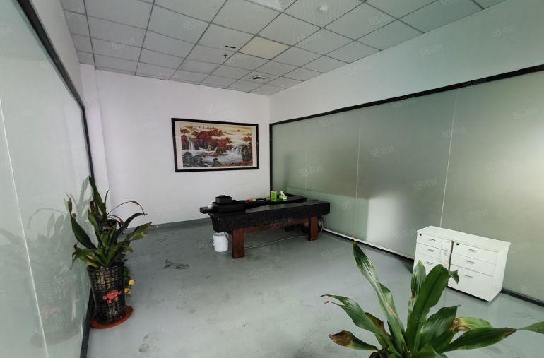 租金14元凤岗浸校塘2楼现成装修厂房出租2300平无转让费