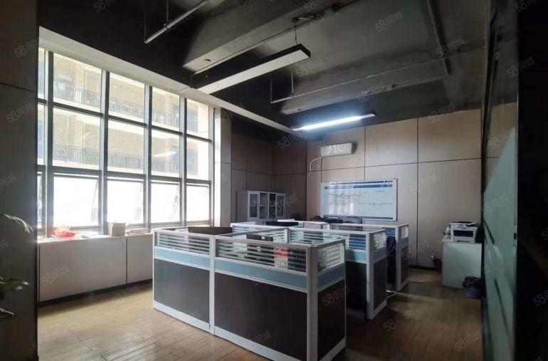 凤岗雁田新出楼上2600平厂房仓库出租，现成装修拎包生产