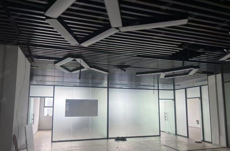 凤岗镇雁田红本原房东标准厂房二楼全新精装修办公室低价出租