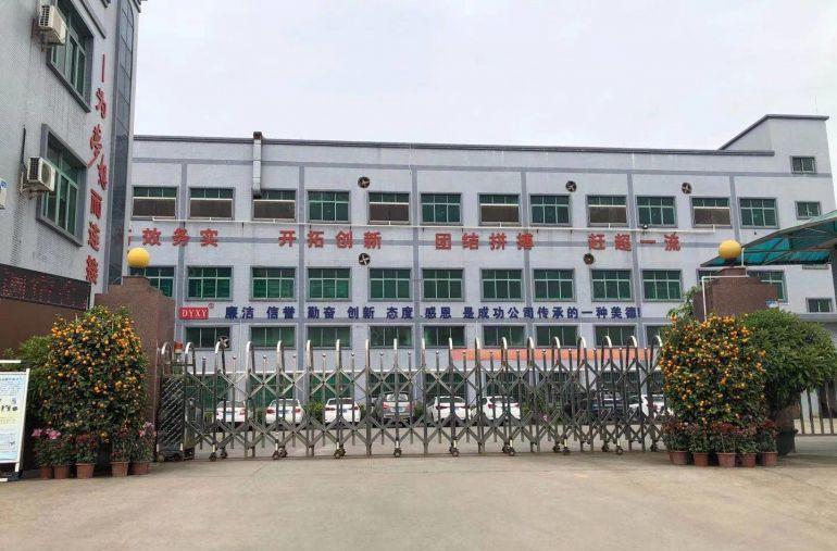 凤岗五联新出楼上1500平厂房仓库出租，现成装修拎包生产