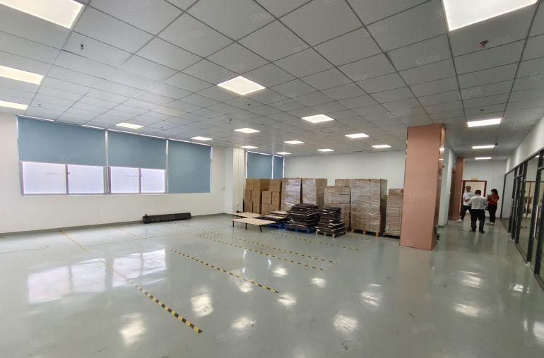 租金14元凤岗浸校塘2楼现成装修厂房出租2300平无转让费