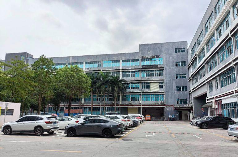 凤岗雁田高速口带装修一二楼各2000平厂房仓库出租，水电齐全