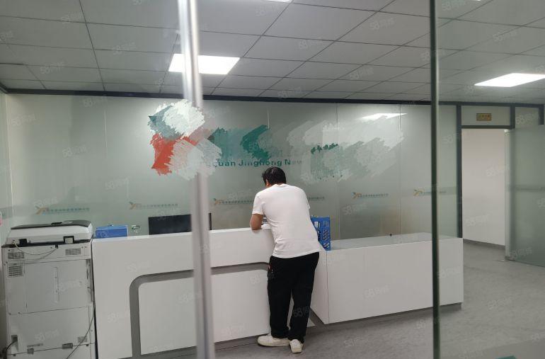 凤岗雁田新出原房东带办公室精装修工业厂房楼上1000平出租。