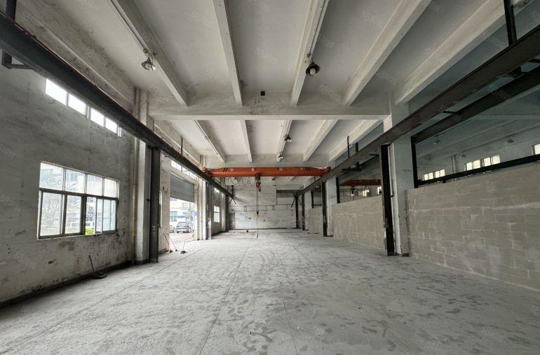 凤岗雁田一楼厂房出租600平带行车花园式厂房空地大水电齐全