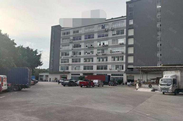 凤岗浸校塘原房东厂房三楼3500平出租，带办公室装修现成水电