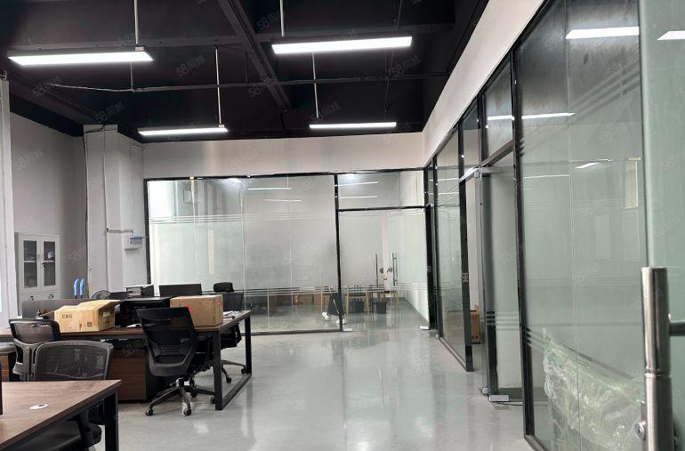 便宜甩租！凤岗五联楼上一整层1000平带装修厂房出租