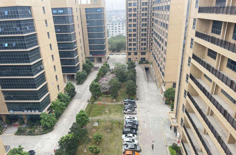 凤岗五联原房东花园式厂房出租，水电齐全