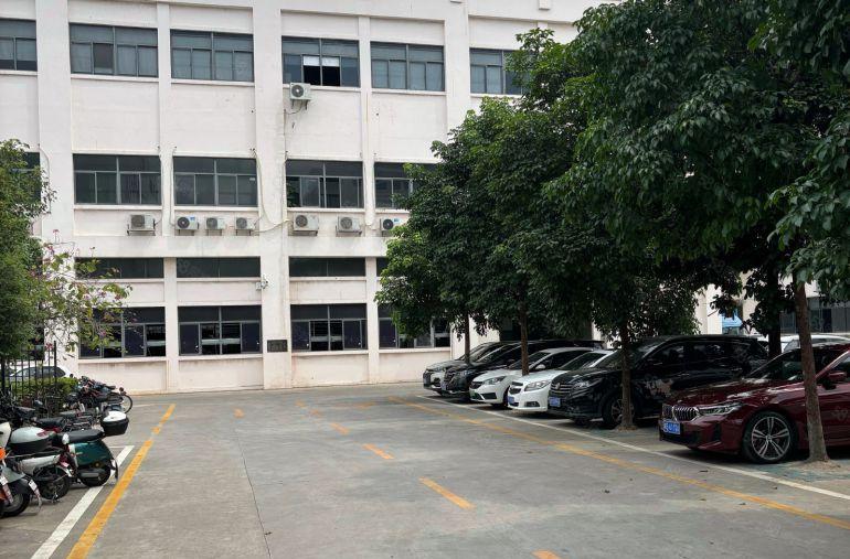 凤岗镇一楼标准厂房出租1800平方原房东实际面积水电齐全出租