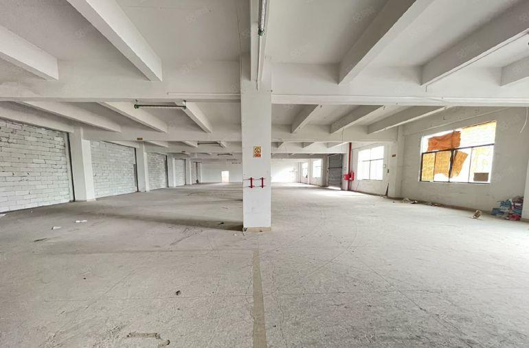 凤岗雁田国企厂房独门独院5500平方厂房3层空地大无分摊出租