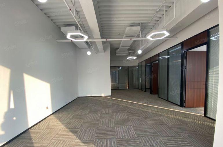 凤岗原房东楼上9.9元出租，有办公室，水电齐全拎包开工。