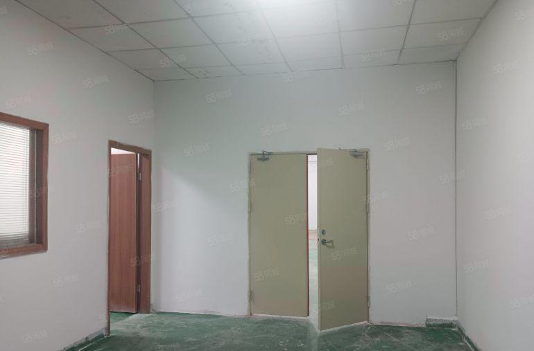 凤岗金凤凰工业区新出标准厂房二楼400平出租带办公室现成水电