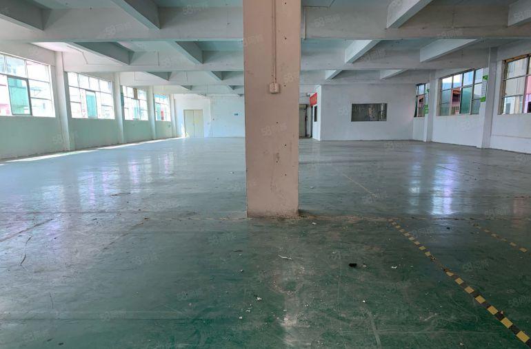 凤岗低价厂房出租，金凤凰二楼整层860平厂房低价出租现成装修