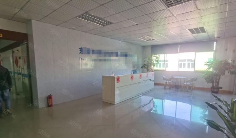 凤岗五联靠深圳新出楼上1800平带装修厂房仓库出租，交通便利