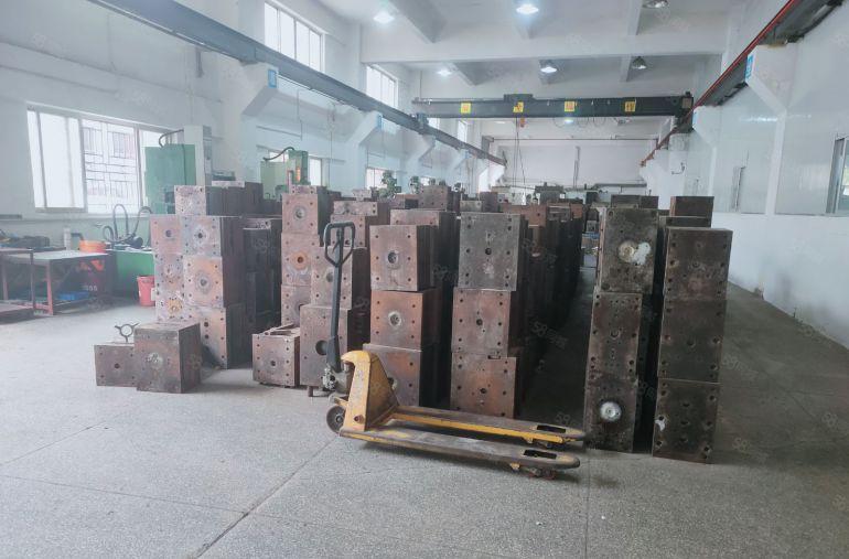 5米高的一楼厂房出租1700平方 适合注塑五金模具 带行车