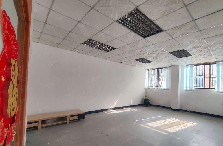 凤岗新出原房东小独院带现成行车现成办公室适合五金机械设备压铸