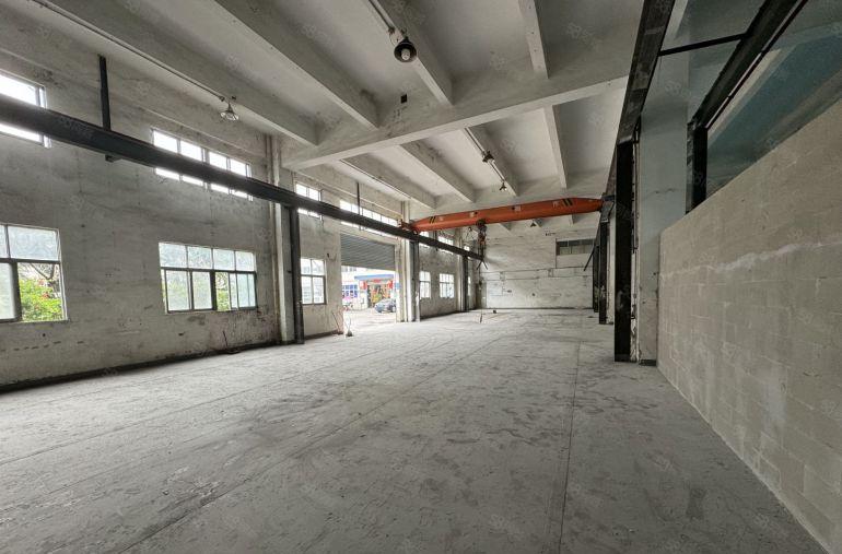 凤岗雁田一楼厂房出租600平带行车花园式厂房空地大水电齐全