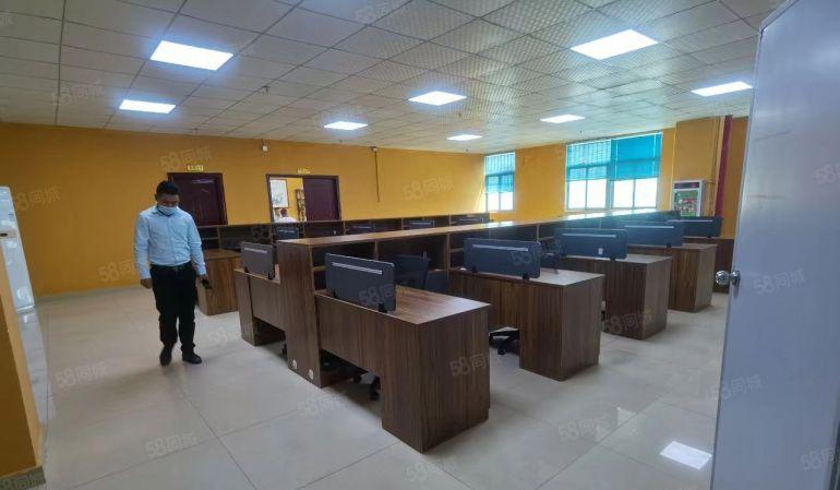 凤岗雁田新出楼上3500平现成装修有无尘车间厂房仓库出租