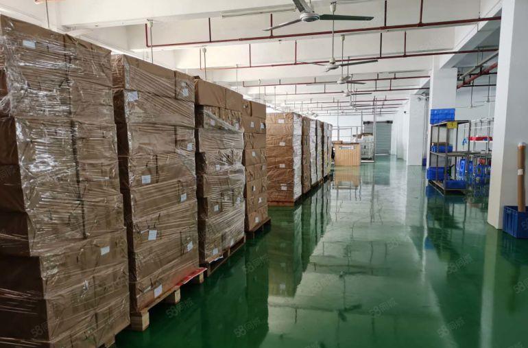 凤岗雁田新出原房东楼上2200平带装修厂房仓库出租，形象好