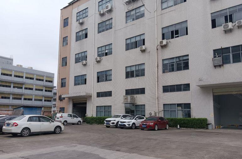 凤岗雁田新出带办公室精装修标准厂房楼上2000平出租现成水电