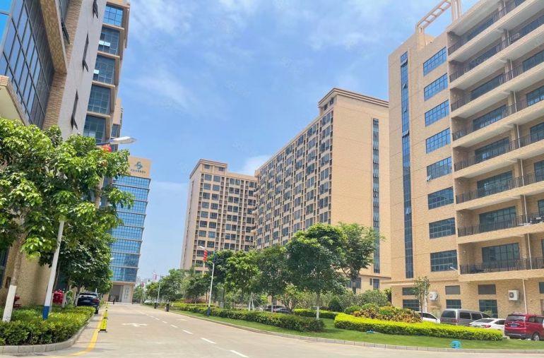 凤岗五联靠平湖新出楼上2000平带精装修厂房出租拎包生产