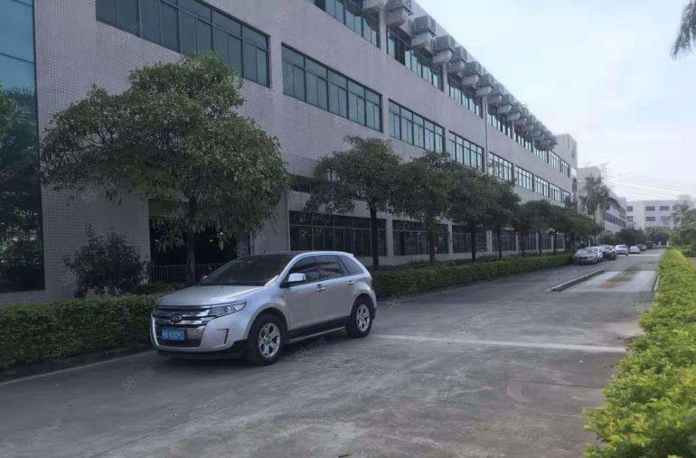 凤岗雁田靠深圳新出楼上一整层6500平厂房仓库出租，大小分租