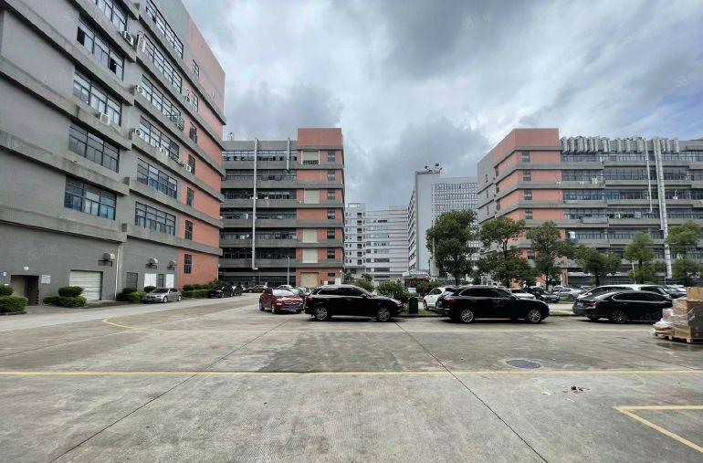 原房东大型工业园）凤岗新出2500平方米整层楼上厂房出租