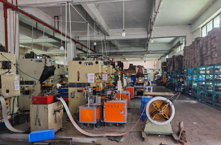 天堂围原房东厂房实际面积出租1100平高度6米可分租低价出租