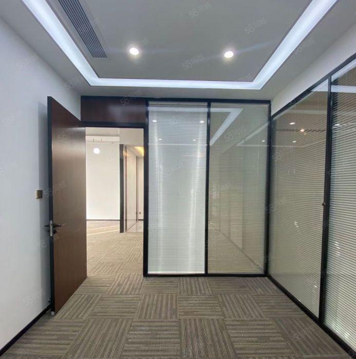 凤岗原房东楼上9.9元出租，有办公室，水电齐全拎包开工。