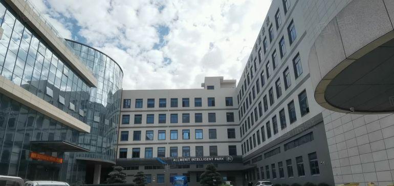 8元精装修！凤岗金凤凰楼上1500平一楼上厂房仓库出租