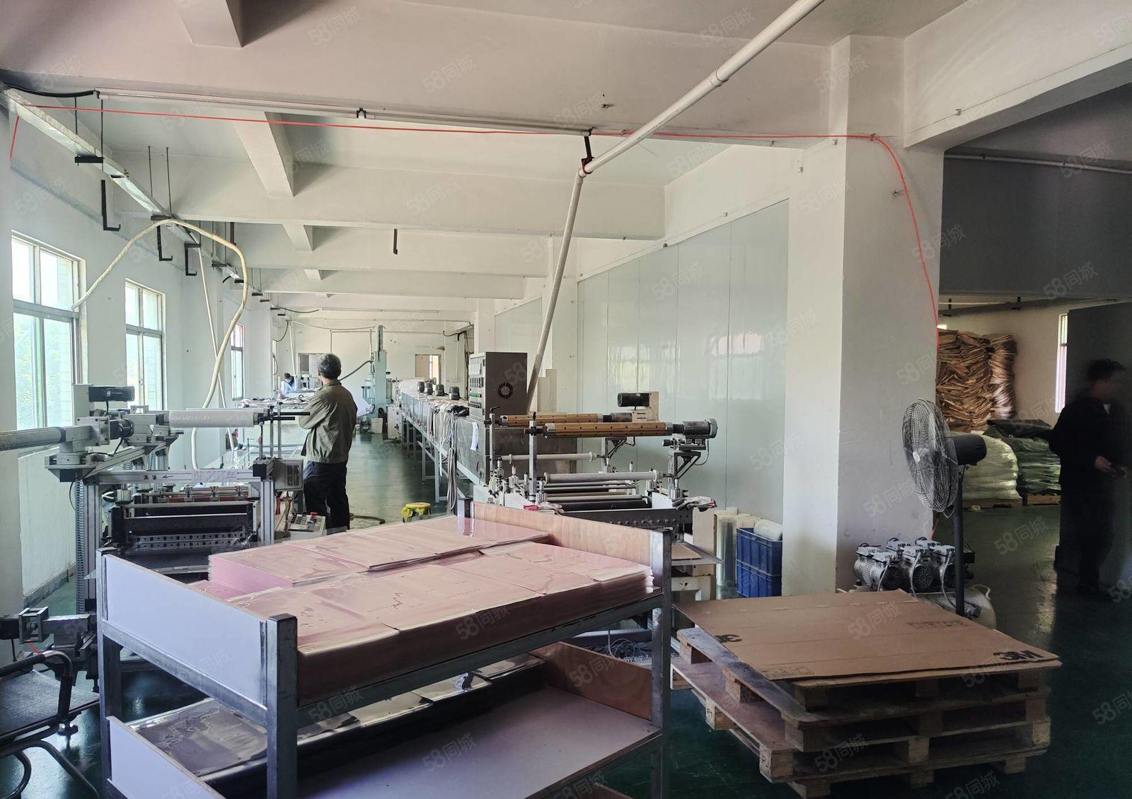 凤岗镇竹塘整层600平方两吨电梯办公室水电齐全适合电子小加工