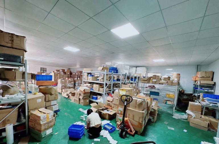 凤岗雁田楼上380平600平小面积厂房出租带装修