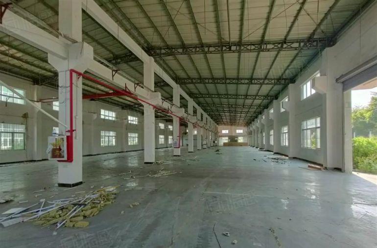 凤岗高速1公里工业园单一层钢构厂房，滴水9可进挂车带装修办公