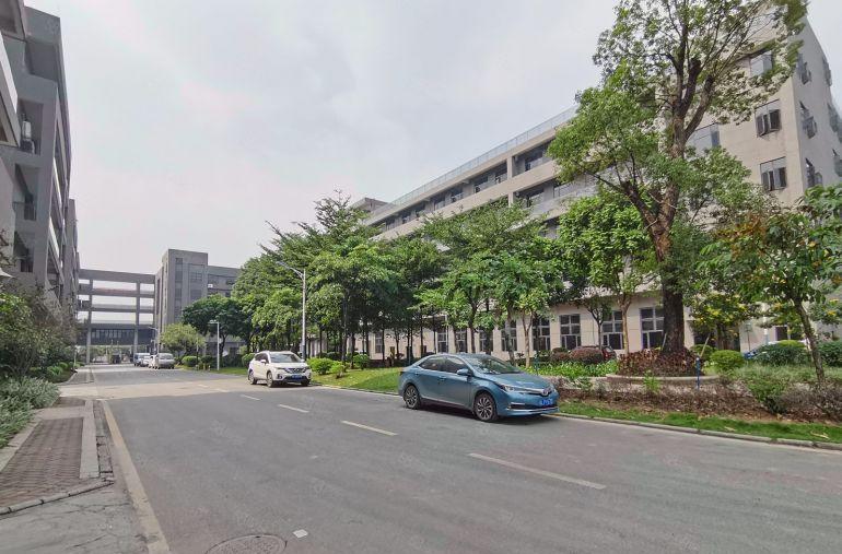 凤岗金凤凰原房东厂房出租1000平一楼高度6米带牛角可分租