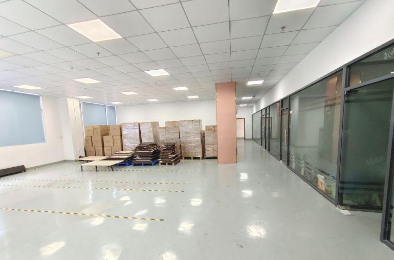 租金14元凤岗浸校塘2楼现成装修厂房出租2300平无转让费