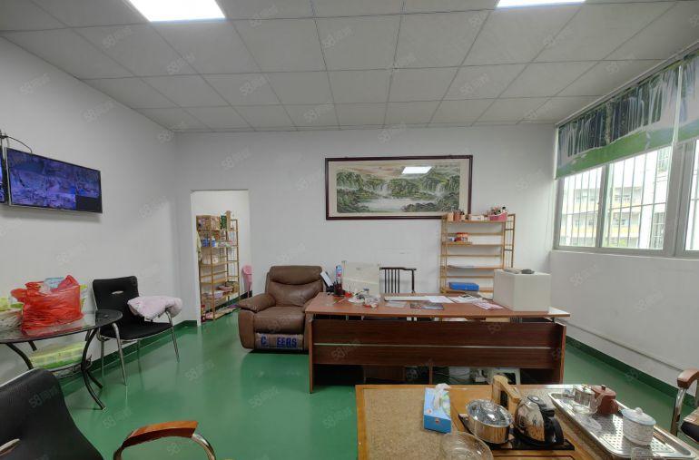 凤岗镇塘沥村原房东3楼精装修厂房1680平园区形象好厂房出租