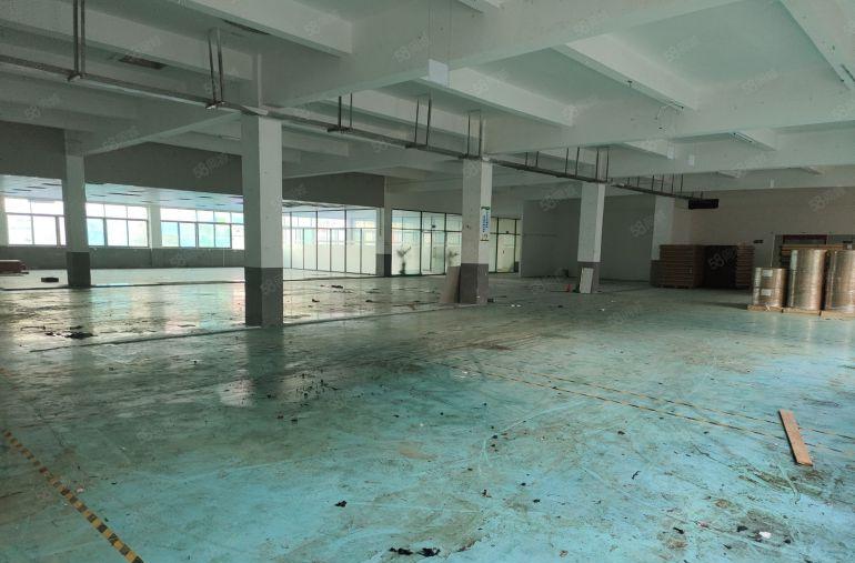 凤岗原房东800平，实际面积出租，带精装修办公室。厂房出租