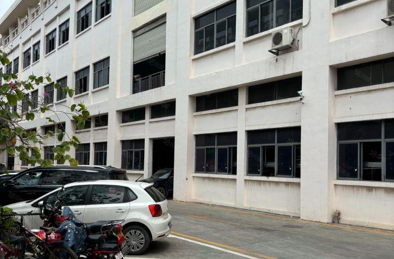 凤岗镇一楼标准厂房出租1800平方原房东实际面积水电齐全出租