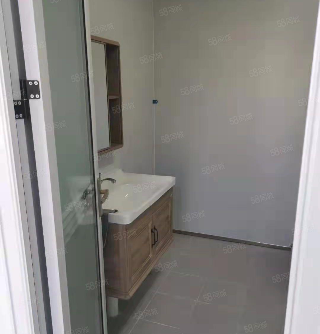 靠主干道旁 凤岗金凤凰楼上带装修电商仓库厂房出租310平方