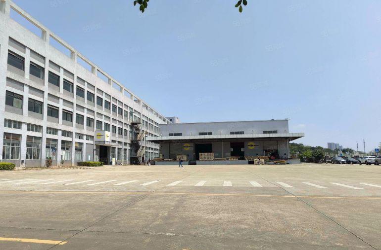 凤岗原房东现成装修一二楼各1000平厂房仓库出租，水电齐全。