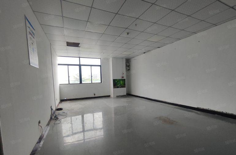 凤岗官井头高速口楼上3000平现成装修，3部3吨货梯大小分租