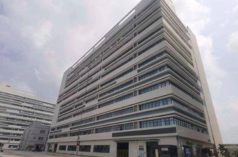 凤岗五联靠平湖新出原房东楼上3300平厂房仓库出租，空地超大