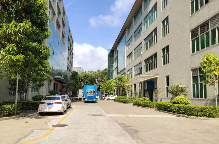 凤岗雁田工业园区红本厂房2楼1524平带精装办公室出租水电齐