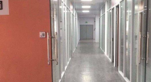 凤岗五联楼上电子厂房豪华装修地坪漆4800方，可分