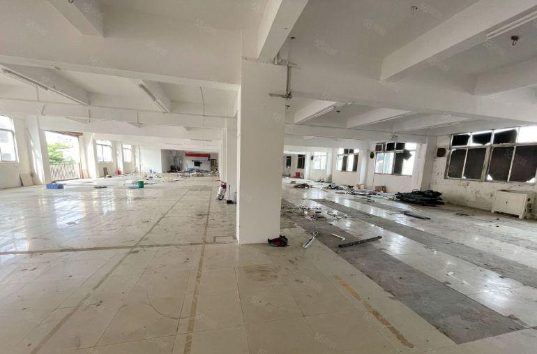 万江新村三楼与四楼各1450平出租可分租有现成办公室水电齐全